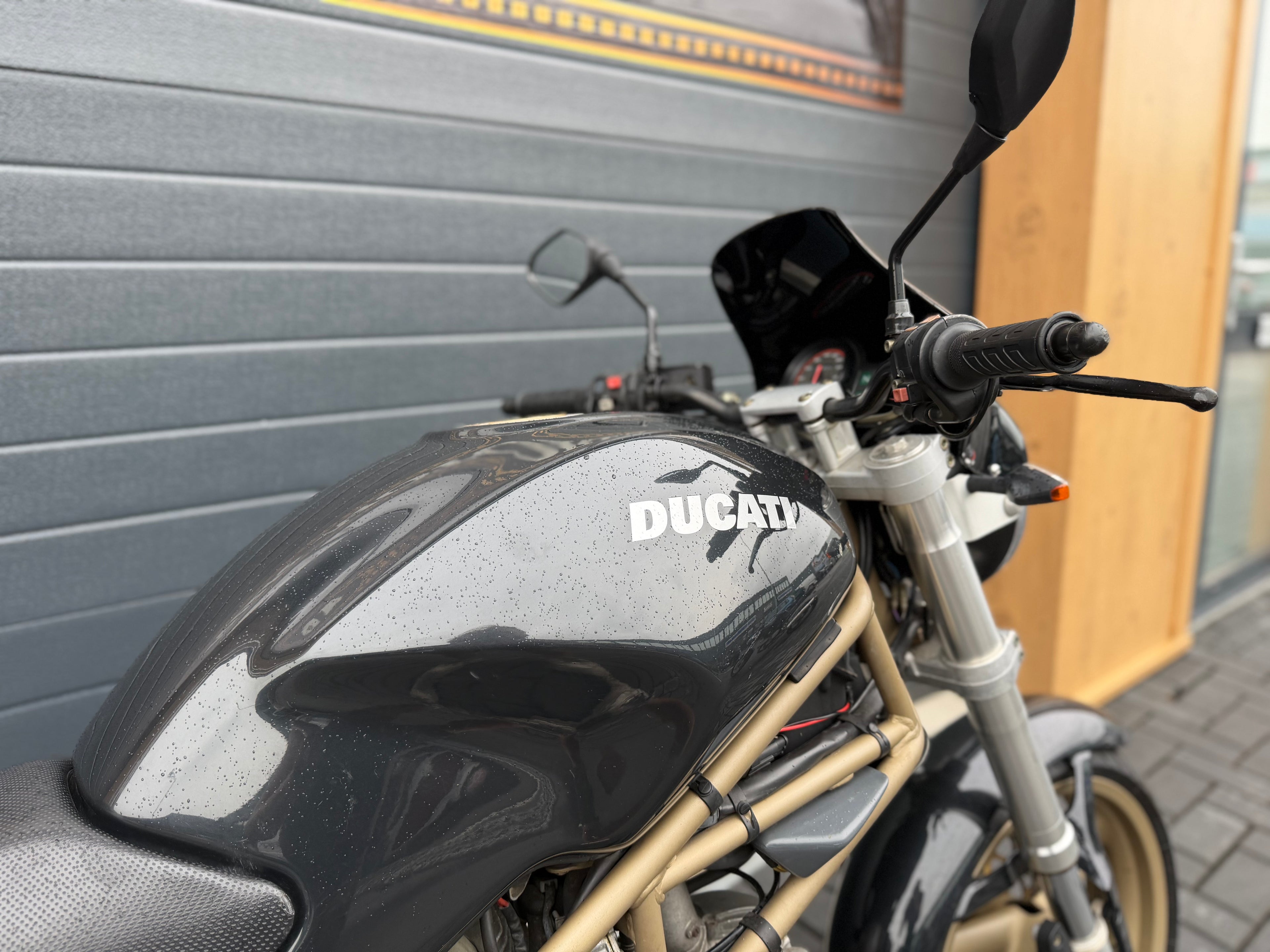 Ducati Monster 600 Dark | 2001 | Ducati Performance