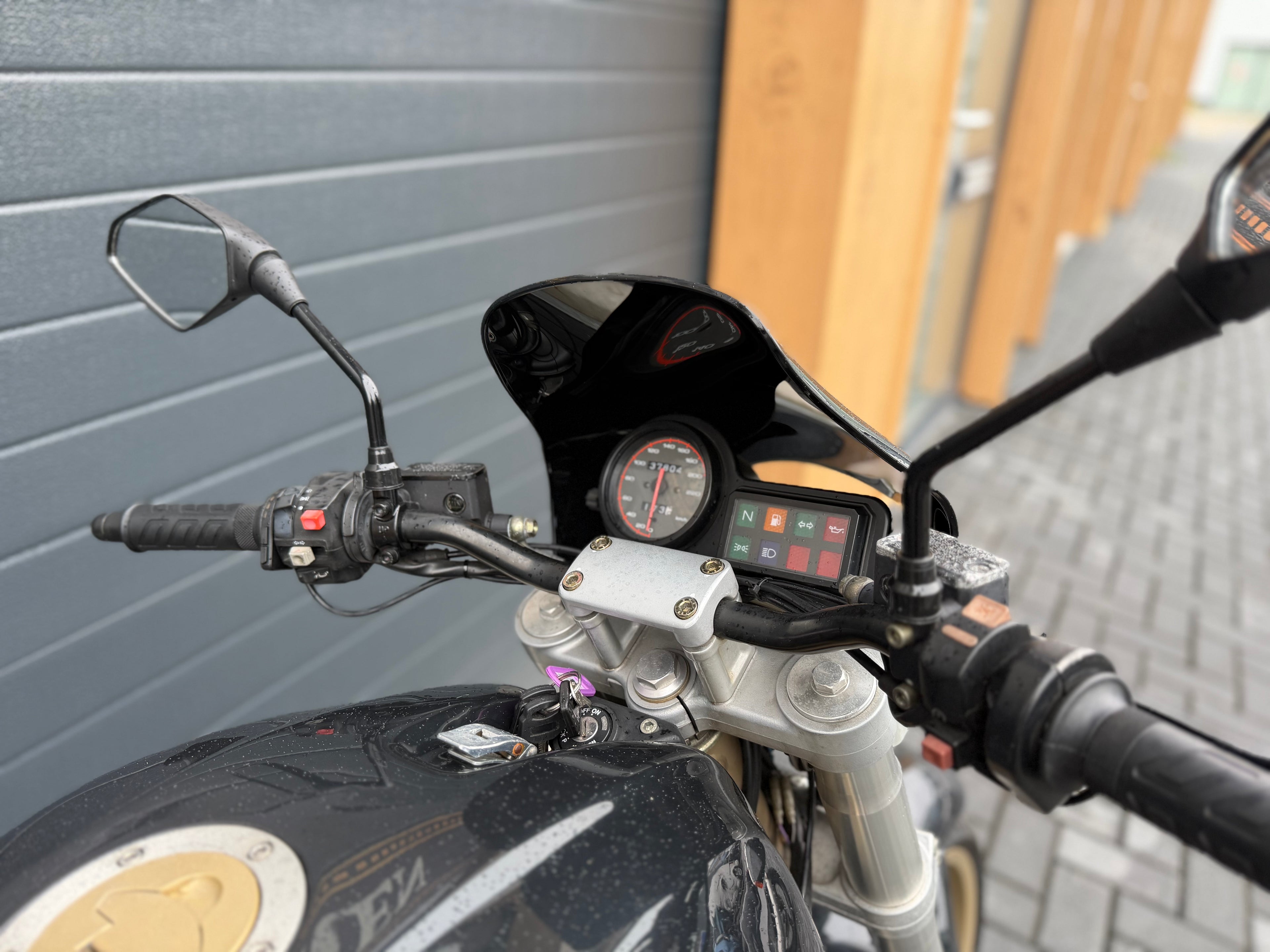 Ducati Monster 600 Dark | 2001 | Ducati Performance