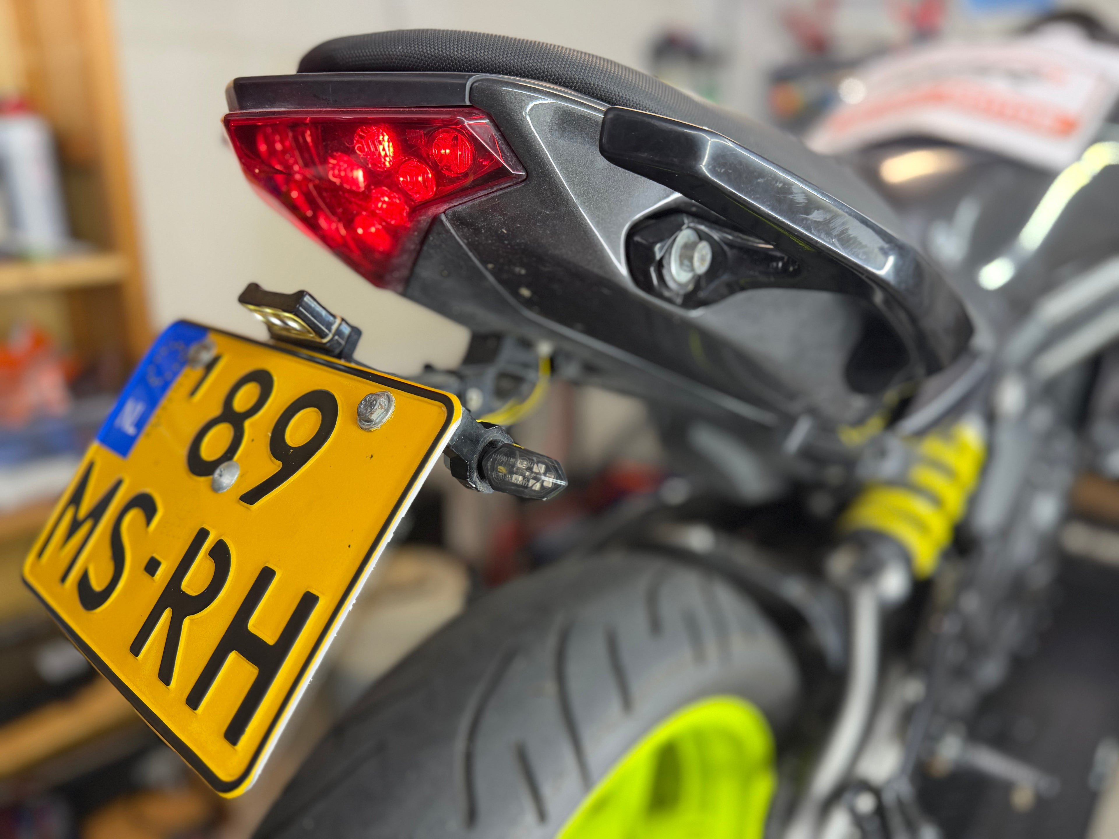 Universeel 12V LED Achterlicht met Remlicht en Knipperlichten – Motor / Scooter / ATV