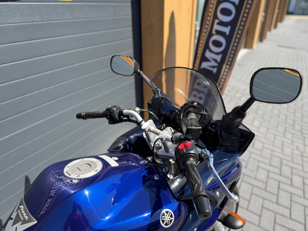 Titel Yamaha FZ6 Fazer 600 | 2006 | 24.207 km | Garantie